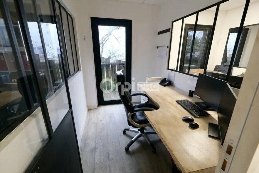 Flex in Les Sorinières for lease - Interior Photo - Image 2 of 4