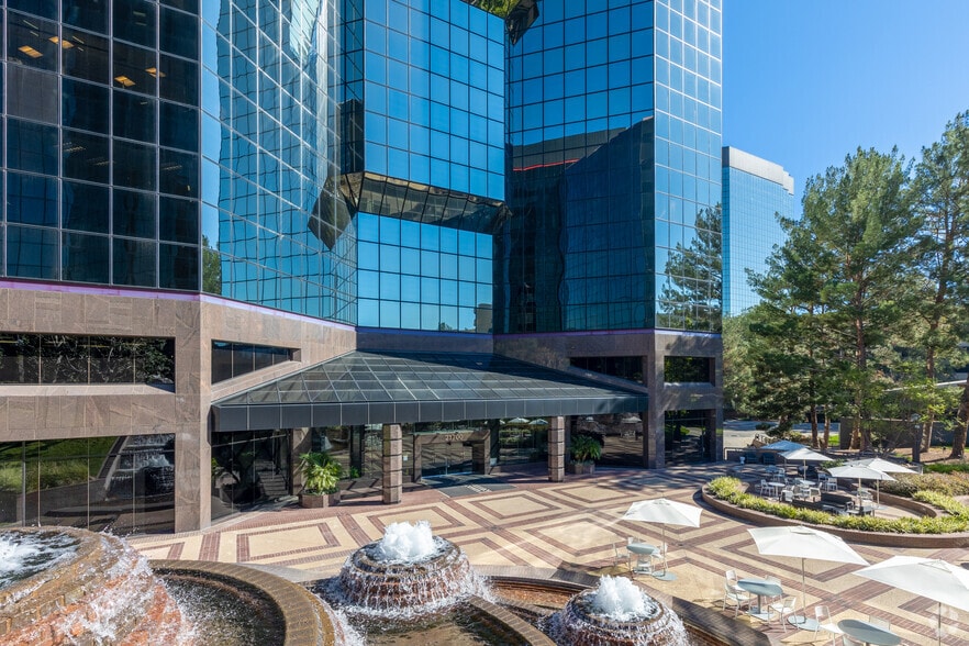 21550 Oxnard St, Woodland Hills, CA for lease - Building Photo - Image 3 of 5