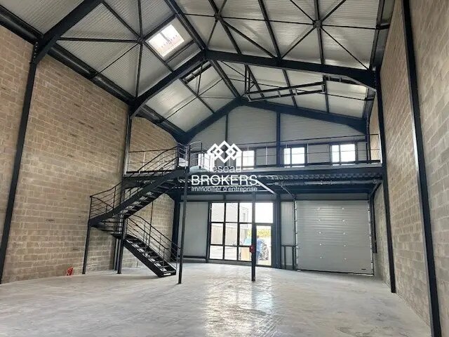 Industrial in Groslay for lease Interior Photo- Image 1 of 4