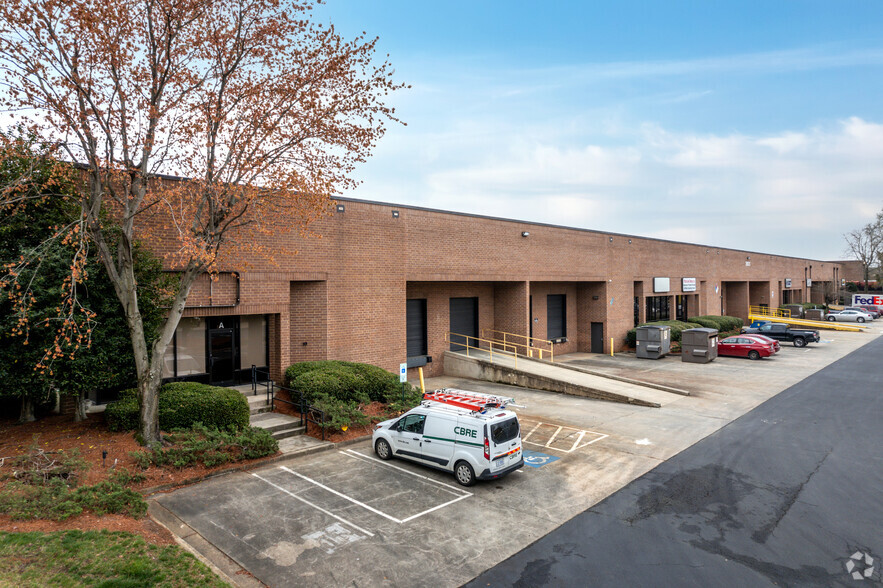 3800 Woodpark Blvd, Charlotte, NC for lease - Building Photo - Image 2 of 4