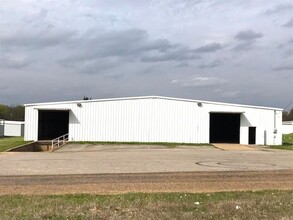 210 Patrick St, Mount Pleasant, TX for lease Building Photo- Image 2 of 7