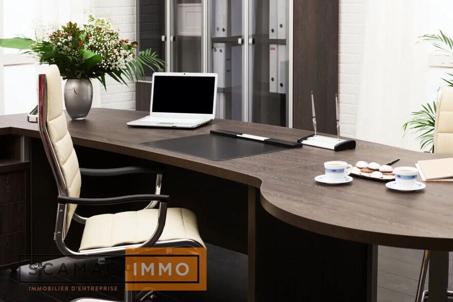 Office in Puget-sur-Argens for lease - Building Photo - Image 2 of 4