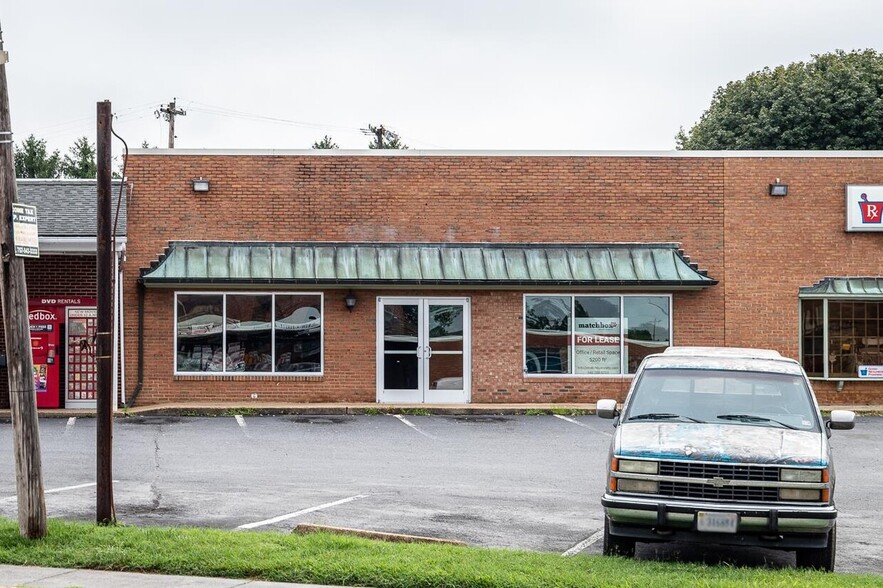 109 S Stuart Ave, Elkton, VA for lease - Building Photo - Image 3 of 7