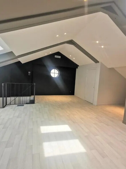 Office in Toulouse for lease - Interior Photo - Image 2 of 14