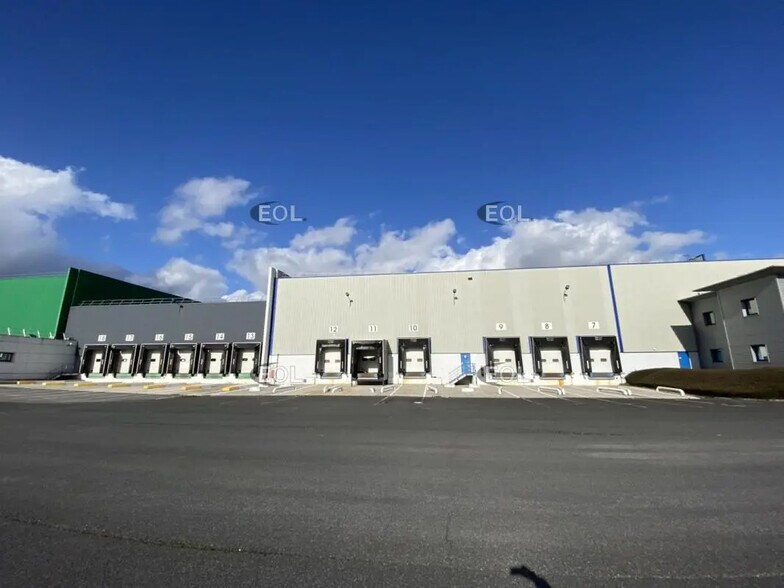 Industrial in Villeneuve-Saint-Germain for lease - Building Photo - Image 2 of 16