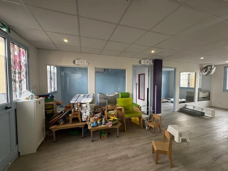 Office in Wissous for lease - Building Photo - Image 1 of 4