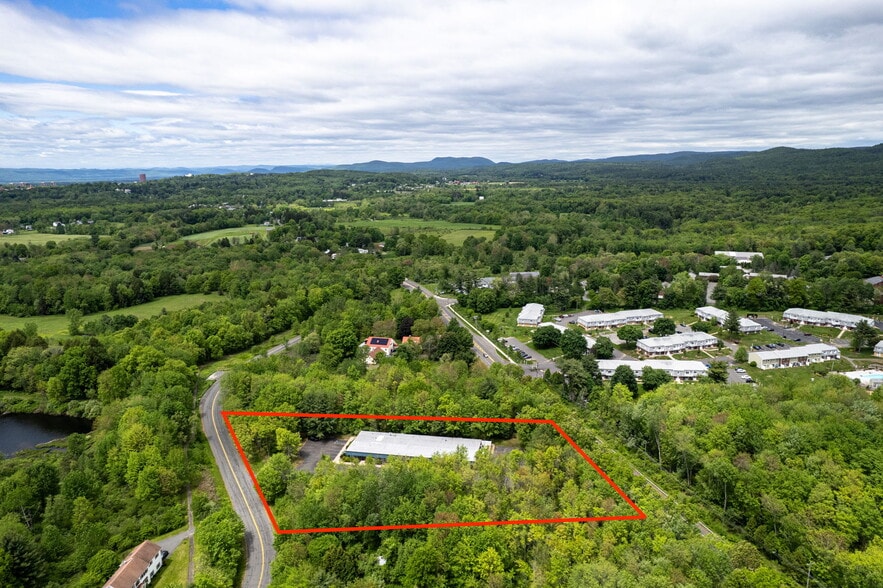 160 Old Farm Rd Amherst MA 01002 - 160 Old Farm Rd Amherst MA Building Photo 2 Large 