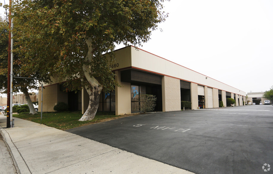 9660 Topanga Canyon Pl, Chatsworth, CA for lease - Building Photo - Image 2 of 7