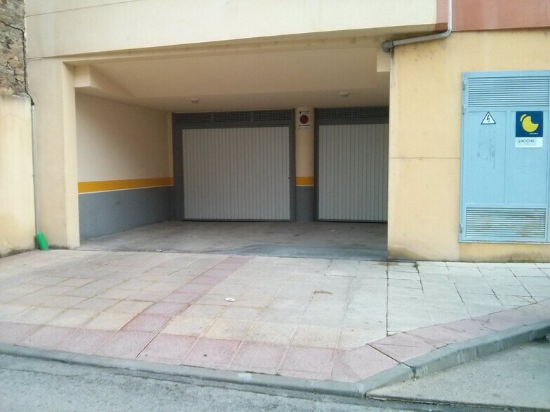 Retail in Bembibre for sale - Building Photo - Image 2 of 3