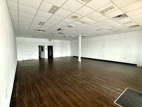 100 Spalding Square, Griffin, GA for lease Interior Photo- Image 1 of 2