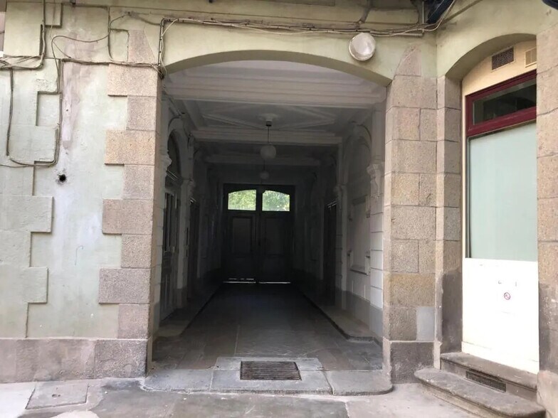 Office in Rennes for lease - Lobby - Image 2 of 4