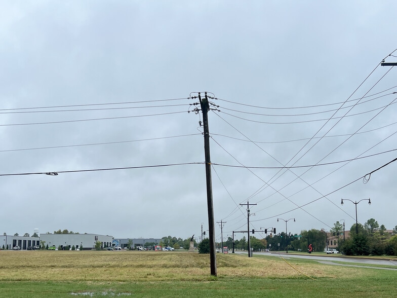 Hundred Oaks (Lots 1A 1B 1C), Edmond, OK for sale - Building Photo - Image 3 of 28