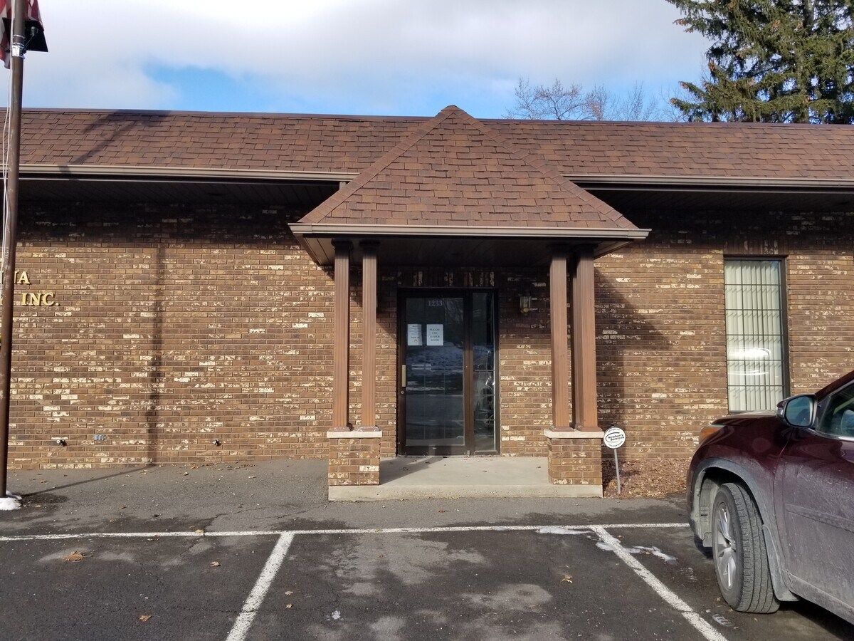 1233 Monroe Ave, Dunmore, PA 18509