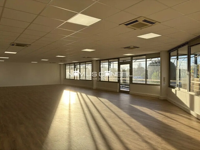 Office in Toulouse for lease - Interior Photo - Image 1 of 7