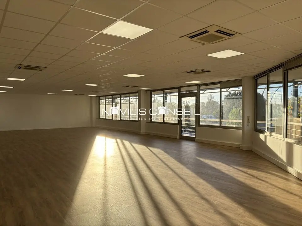 Office in Toulouse for lease Interior Photo- Image 1 of 8