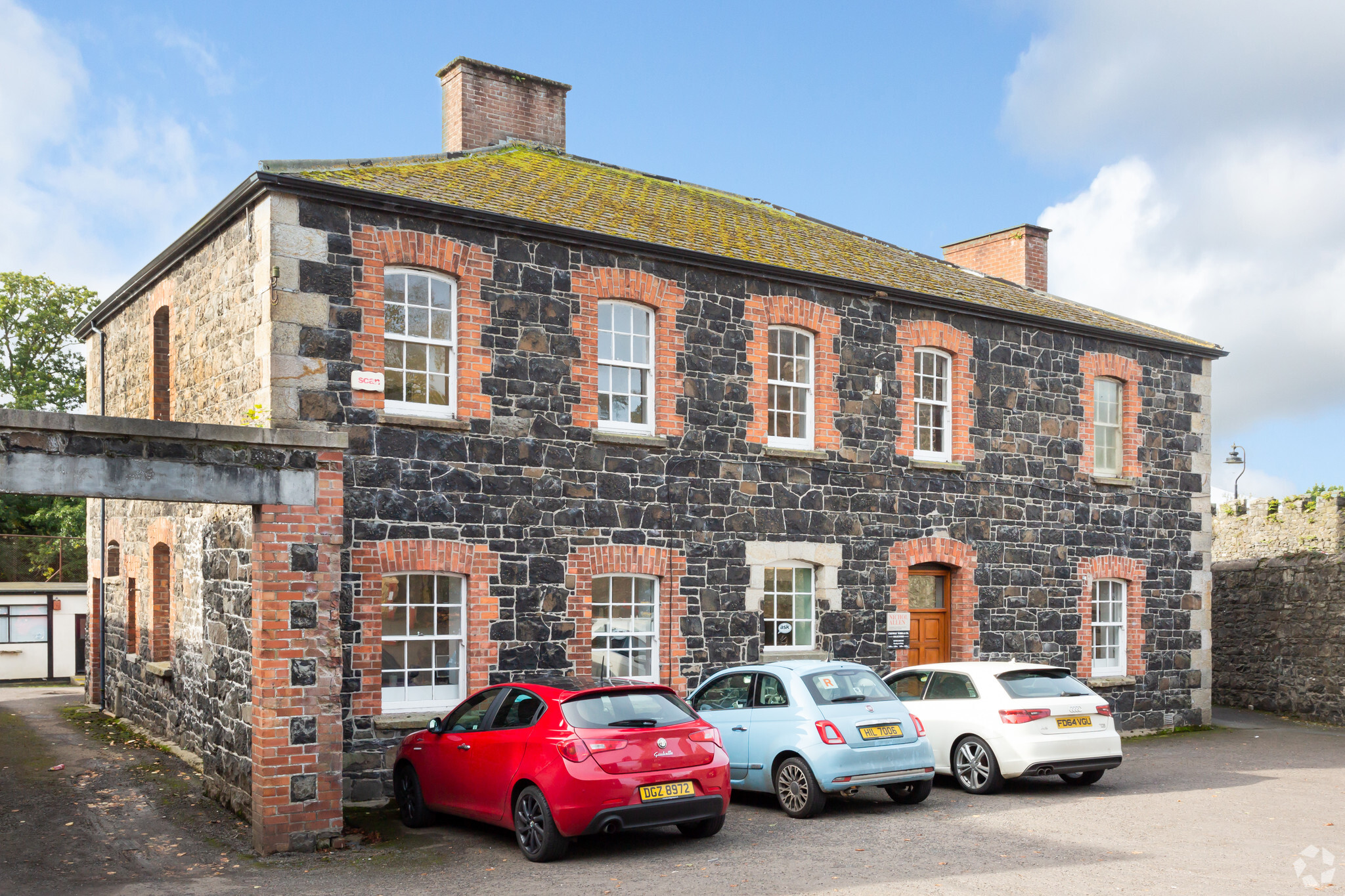 22 Market Sq, Antrim for lease Primary Photo- Image 1 of 2