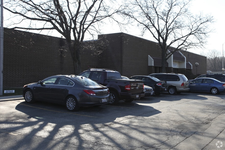 501-509 W Algonquin Rd, Arlington Heights, IL for sale - Building Photo - Image 3 of 5