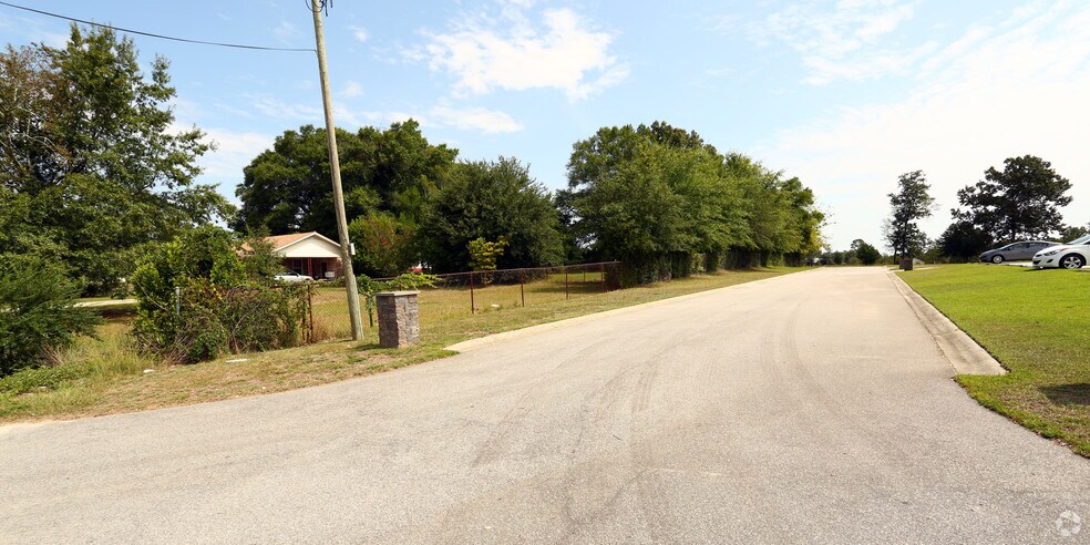 1211 Pine St, Elgin, SC for sale - Primary Photo - Image 1 of 1