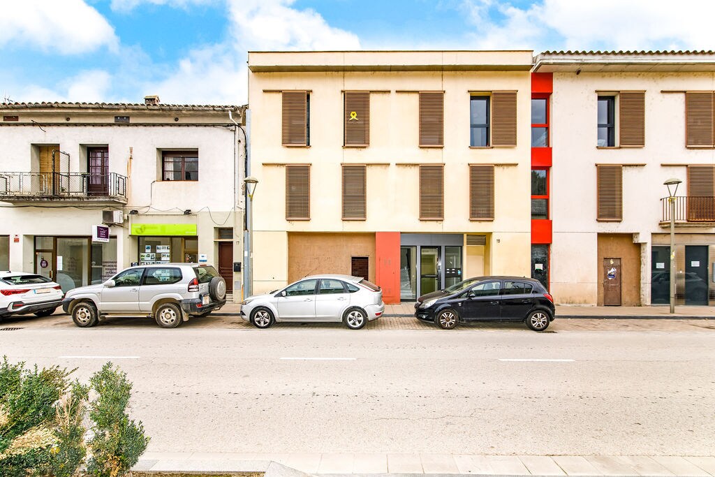 Multifamily in Besalú, Gerona for sale Building Photo- Image 1 of 2