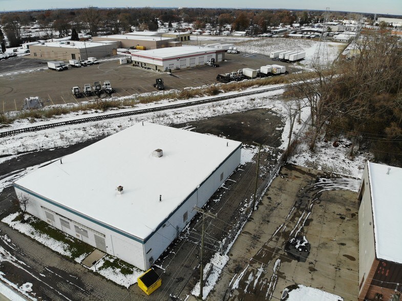 14009 Achyl Ave, Warren, MI for sale - Building Photo - Image 1 of 1