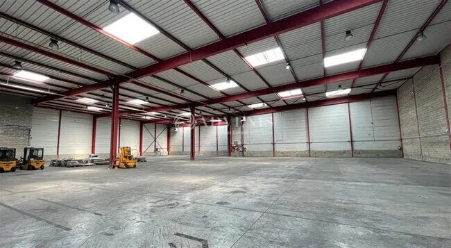Location Entrepôt 1 835 m²