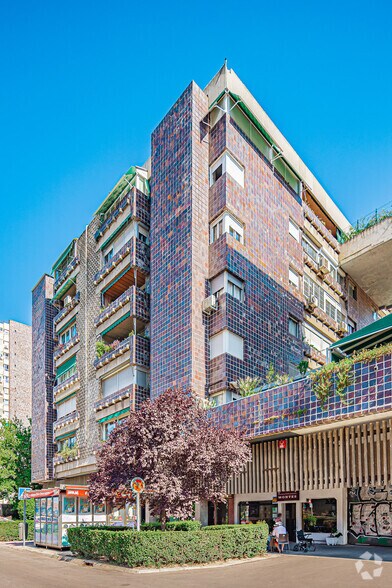 Multifamily in Madrid, Madrid for sale - Building Photo - Image 2 of 2