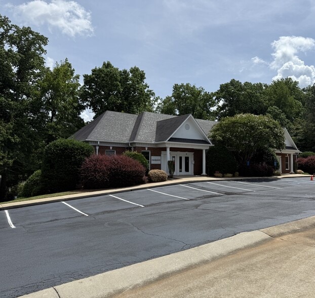 5 Creekside Park Ct, Greenville, SC for lease - Building Photo - Image 1 of 9