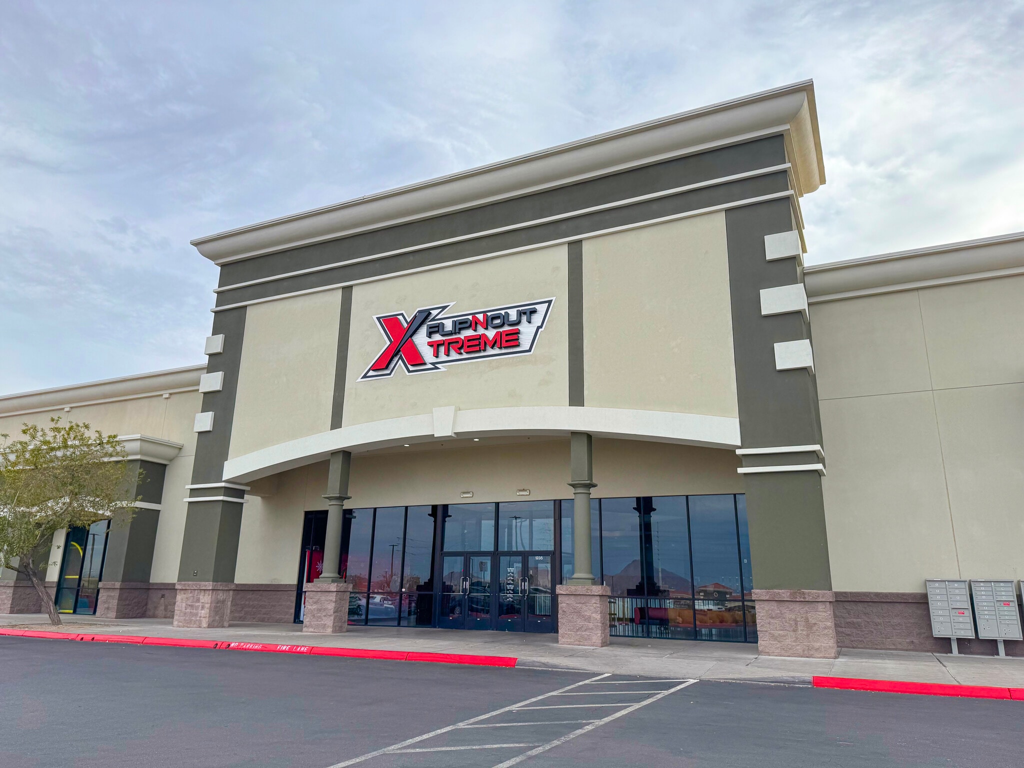 1205-1281 W Warm Springs Rd, Henderson, NV for lease Building Photo- Image 1 of 18