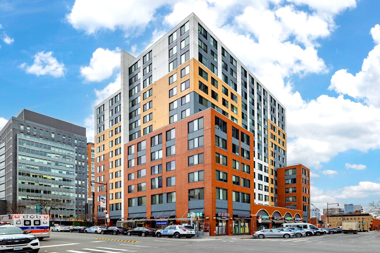 3702 Union St, Flushing, NY for lease Building Photo- Image 1 of 10