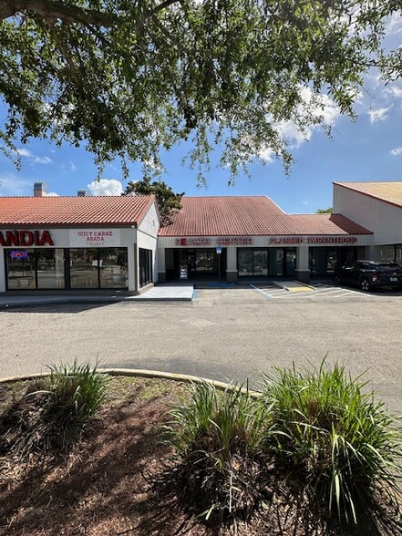 211-301 N University Dr, Pembroke Pines, FL for lease - Building Photo - Image 1 of 6