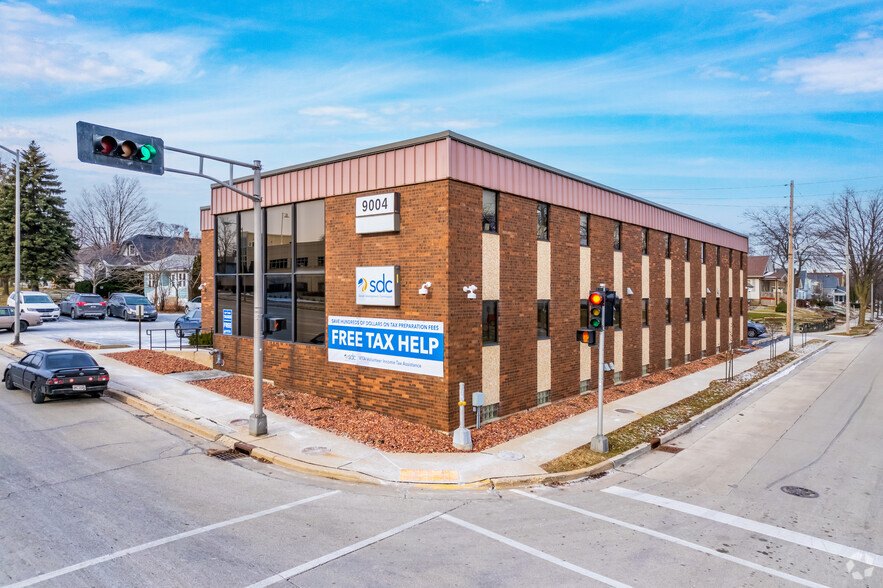 9004 W Lincoln Ave, West Allis, WI for lease - Primary Photo - Image 1 of 6