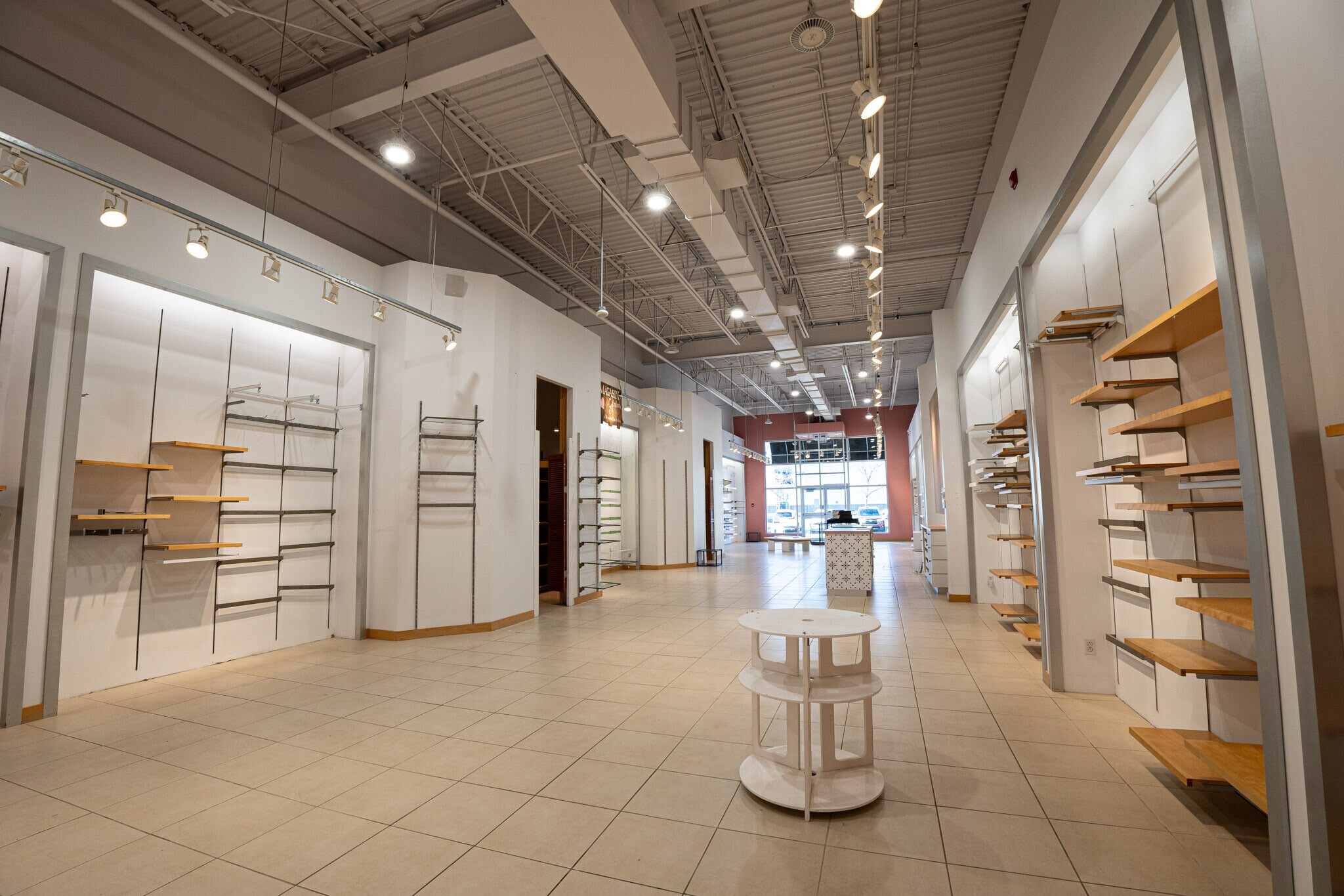 5600 Boul des Gradins, Québec, QC for lease Interior Photo- Image 1 of 3
