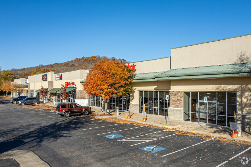 3162 W Martin Luther King Blvd, Fayetteville, AR for lease - Building Photo - Image 1 of 5