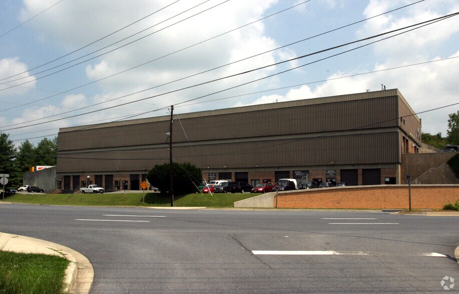 18761 N Frederick Ave, Gaithersburg, MD for lease - Building Photo - Image 3 of 18