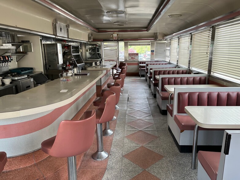 71 Main St, Norwalk, CT for sale - Interior Photo - Image 3 of 9