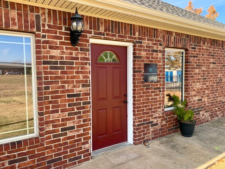 903 SE 22nd St, Bentonville, AR for lease - Building Photo - Image 3 of 11