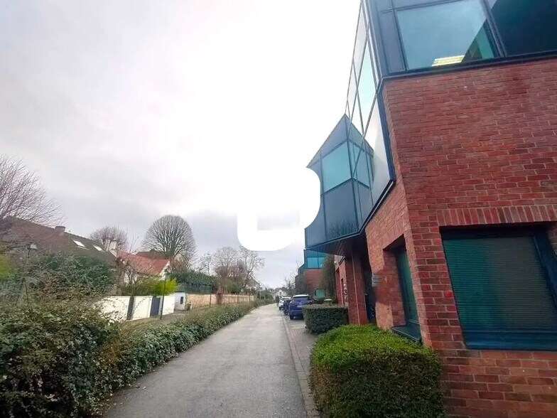 Office in Noisy-le-Roi for lease - Building Photo - Image 1 of 10