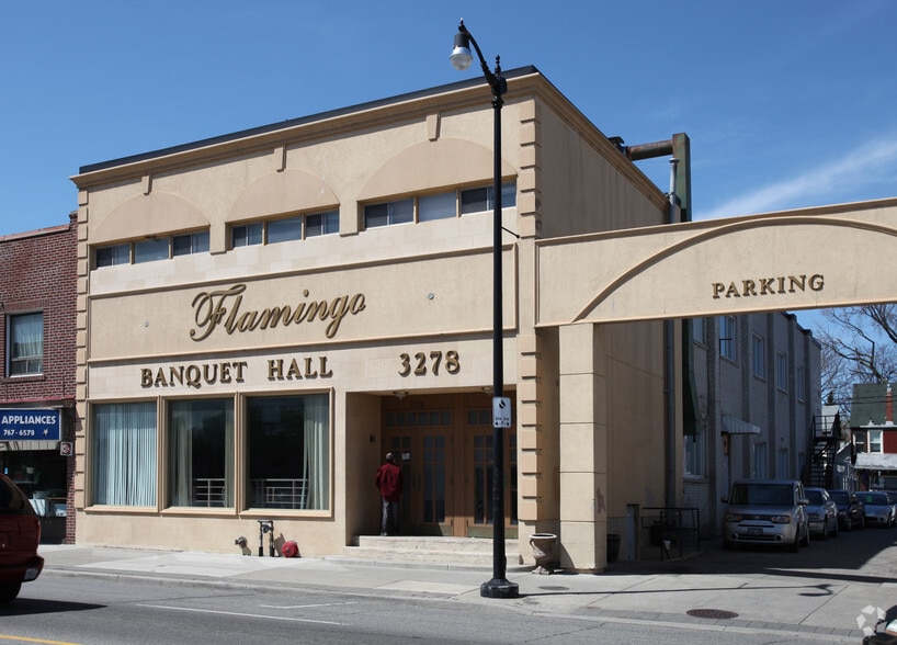 3276-3278 Dundas St W, Toronto, ON for lease - Building Photo - Image 1 of 5