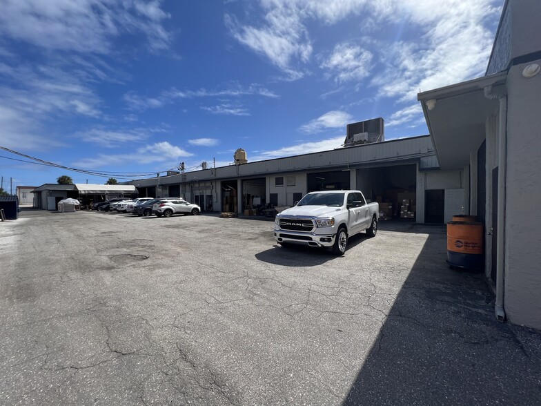 6461 Garden Rd, Riviera Beach, FL for lease - Building Photo - Image 2 of 6