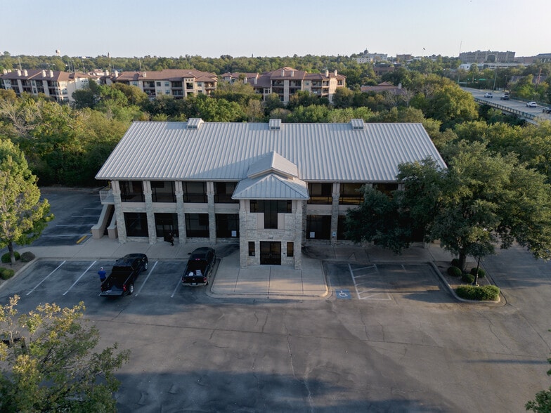102 W Morrow St, Georgetown, TX for lease - Primary Photo - Image 1 of 3