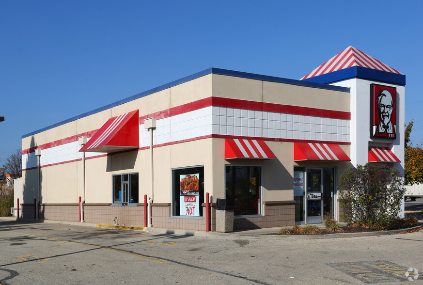 2200 Green Bay Rd, North Chicago, IL for lease - Primary Photo - Image 1 of 7