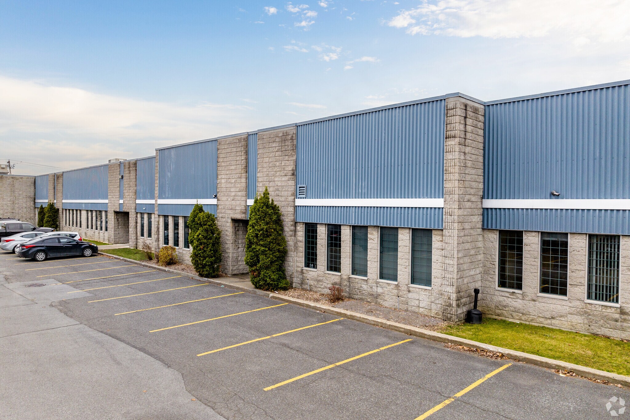 976-994 Rue Bergar, Laval, QC for lease Primary Photo- Image 1 of 6