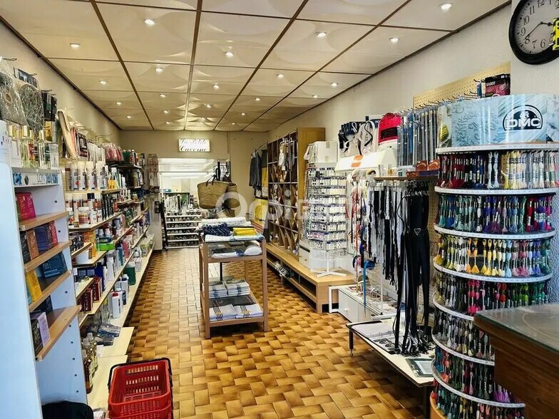 Retail in La Seyne-sur-Mer for lease - Interior Photo - Image 3 of 12