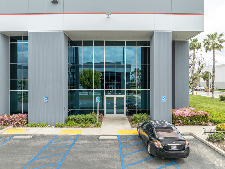 26763 San Bernardino Ave, Redlands, CA for lease - Building Photo - Image 2 of 5