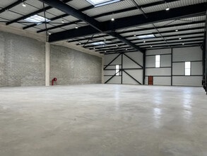 Flex in Saint-Ouen-l'Aumône for lease Interior Photo- Image 2 of 9