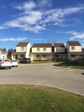 Princess Petra Ave, Didsbury, AB for sale Primary Photo- Image 1 of 1