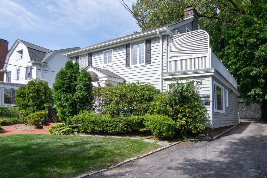 915 Palmer Rd, Bronxville, NY for sale - Building Photo - Image 3 of 8