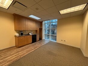 1725 N McGovern St, Highland Park, IL for lease Building Photo- Image 2 of 7