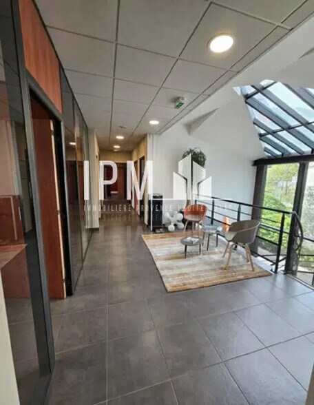 Office in Solliès-Ville for lease - Interior Photo - Image 3 of 5