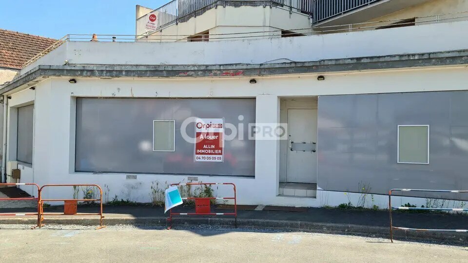 Retail in Montluçon for lease Building Photo- Image 1 of 9
